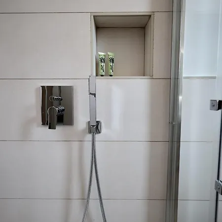 Amare - Il Battito Del Mare A Due Passi 4*