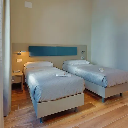 Amare - Il Battito Del Mare A Due Passi 4*