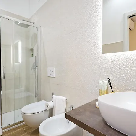 Amare - Il Battito Del Mare A Due Passi 4*