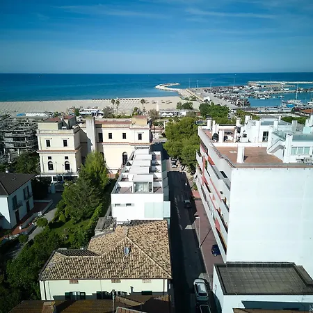 Amare - Il Battito Del Mare A Due Passi 4*