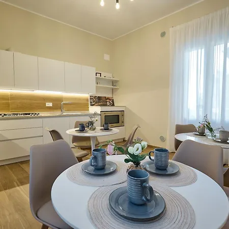 Amare - Il Battito Del Mare A Due Passi 4*