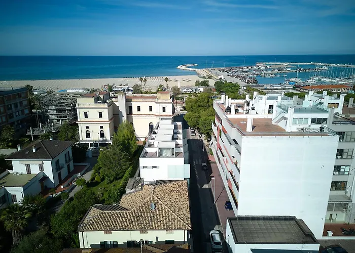 Amare - Il Battito Del Mare A Due Passi 4*