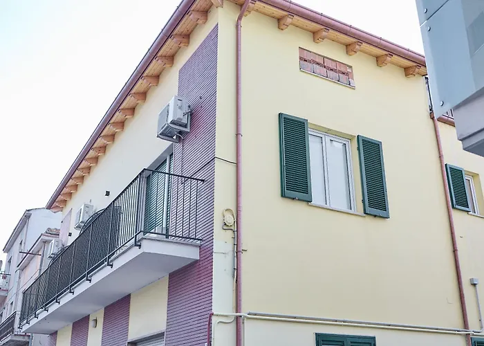 Amare - Il Battito Del Mare A Due Passi Alojamento de Acomodação e Pequeno-almoço Giulianova