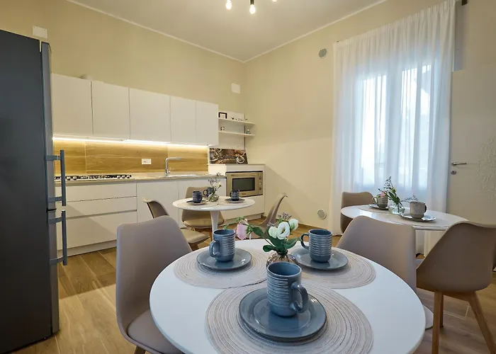 Amare - Il Battito Del Mare A Due Passi 4*